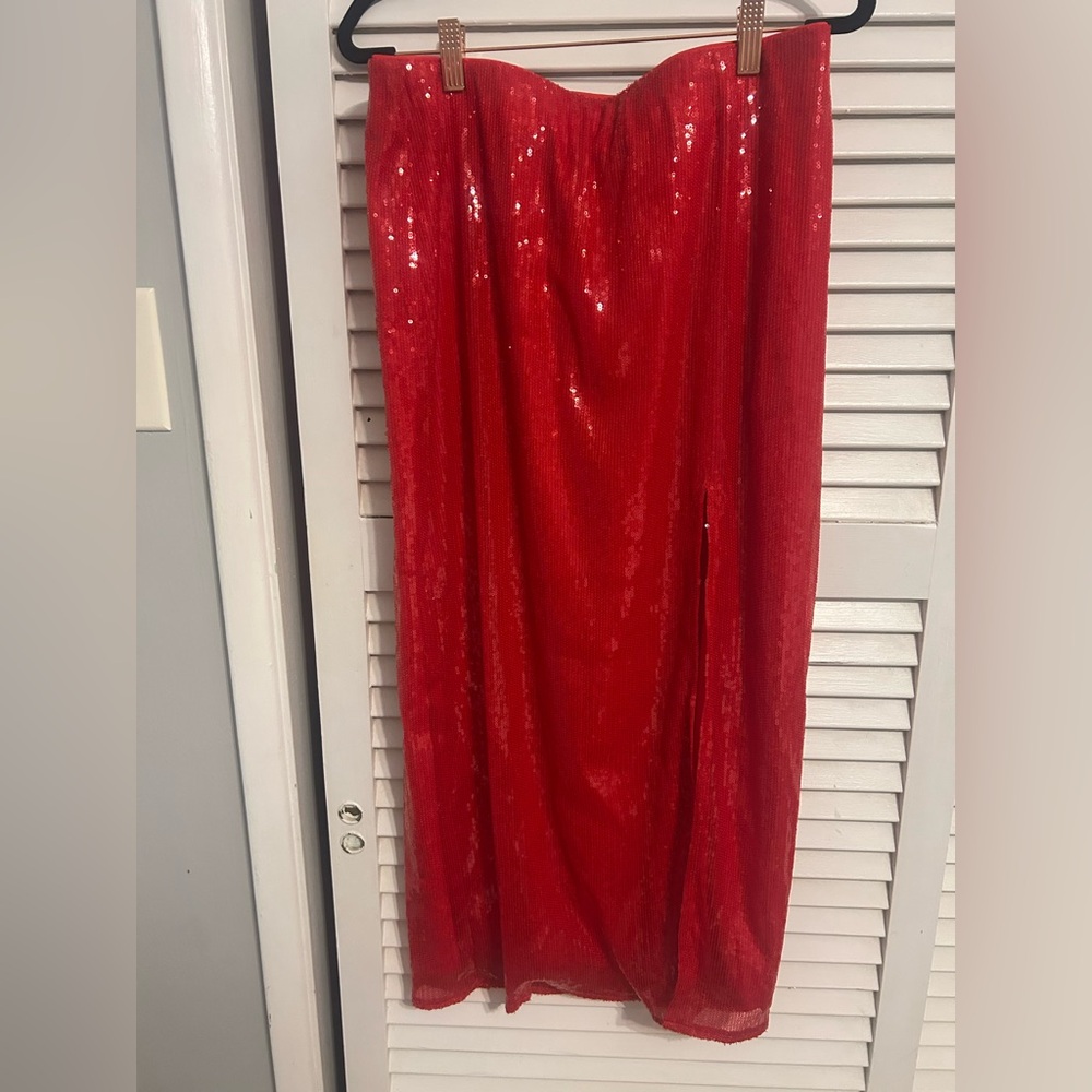 Sequin target midi skirt with slit